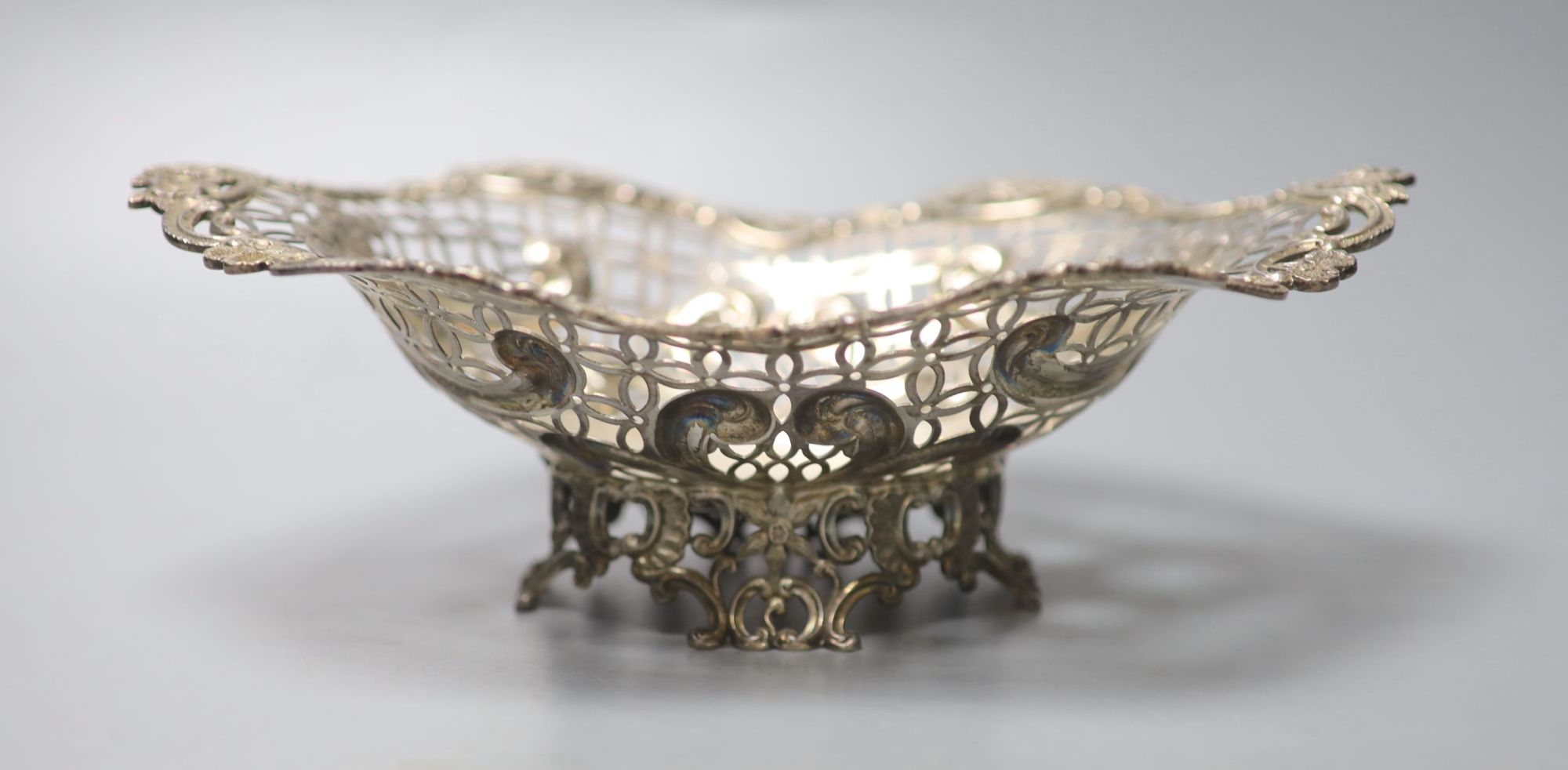 A late Victorian pierced silver sweetmeat dish, John Newton Mappin, London, 1894, 24.8cm, 12.5oz.